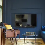 Royal Point Bed & Bath Apartment *