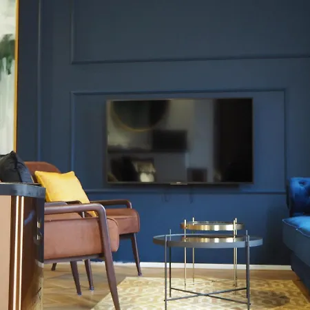 Royal Point Bed & Bath Apartment *