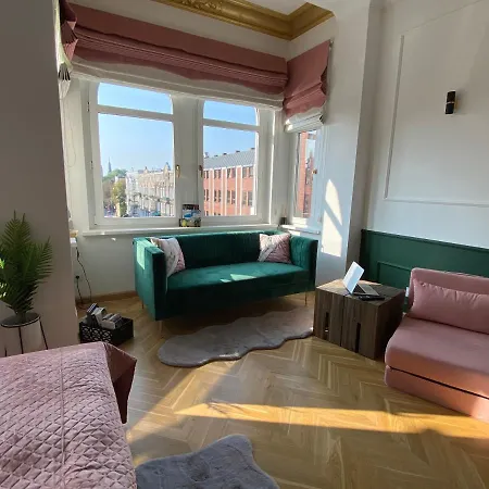 Royal Point Bed & Bath Apartment *