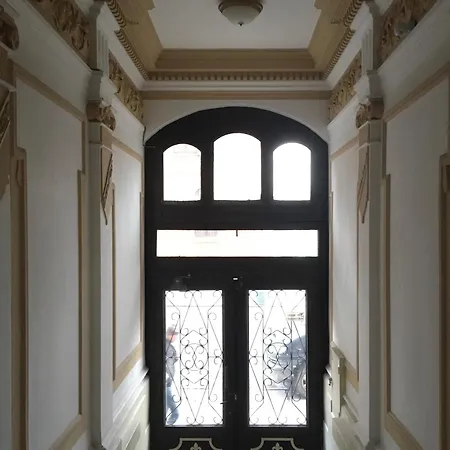 Royal Point Bed & Bath Apartment