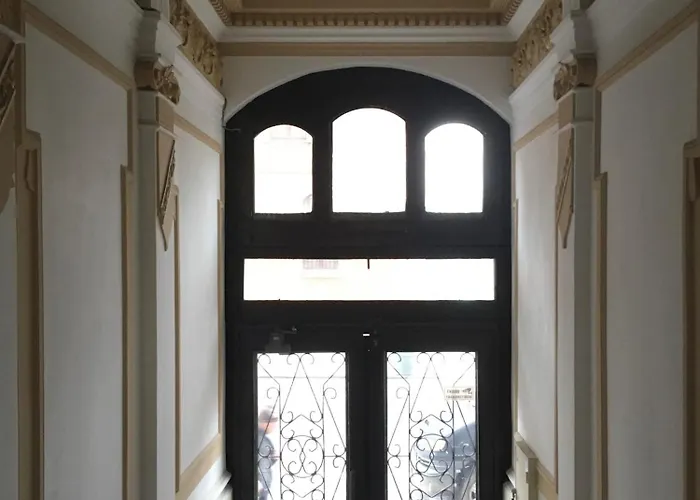 Royal Point Bed & Bath Apartment